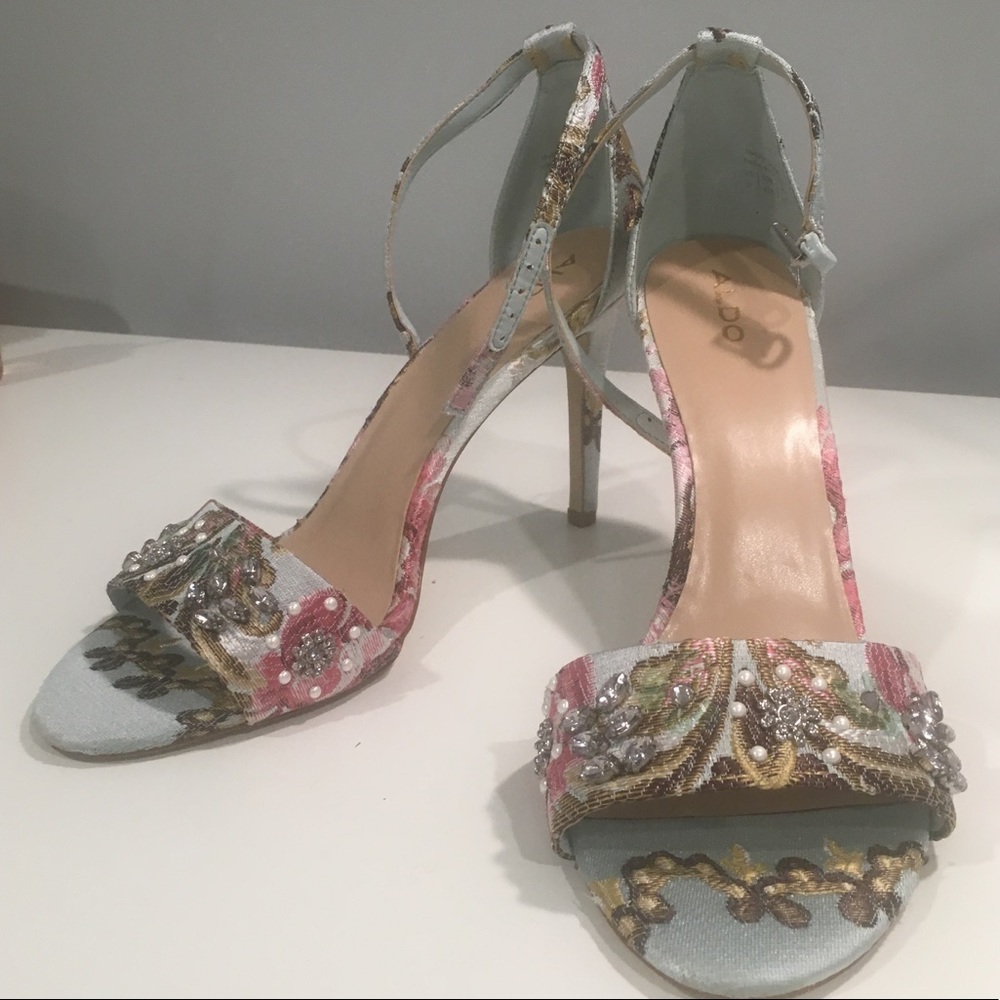 Never Worn Aldo embroidered heels sandals pumps